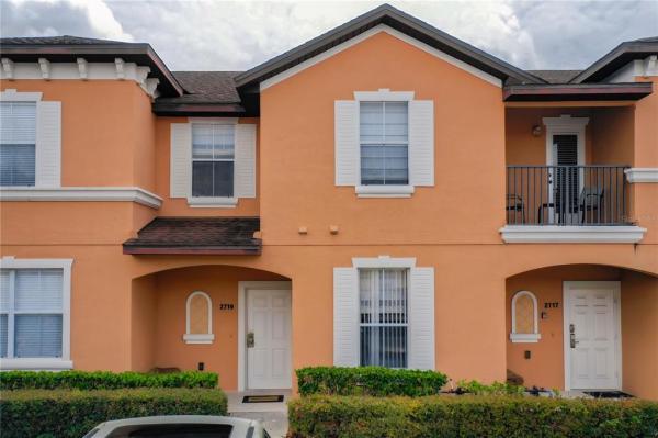 REGAL OAKS AT OLD TOWN