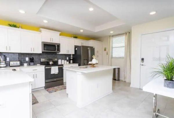 TERRACES/STOREY LK CONDO #1 PH