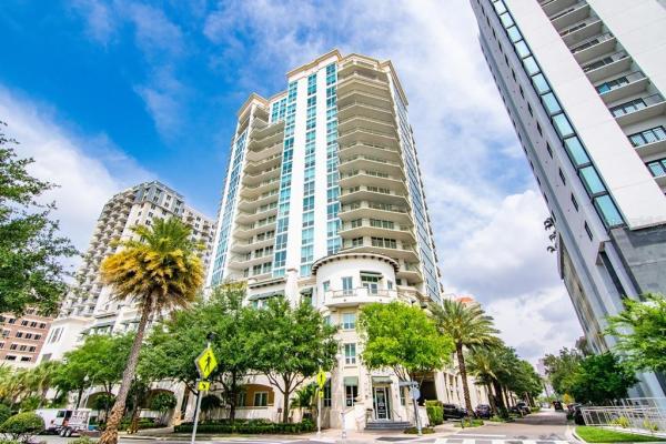 THE PLAZA HARBOUR ISLAND A CON