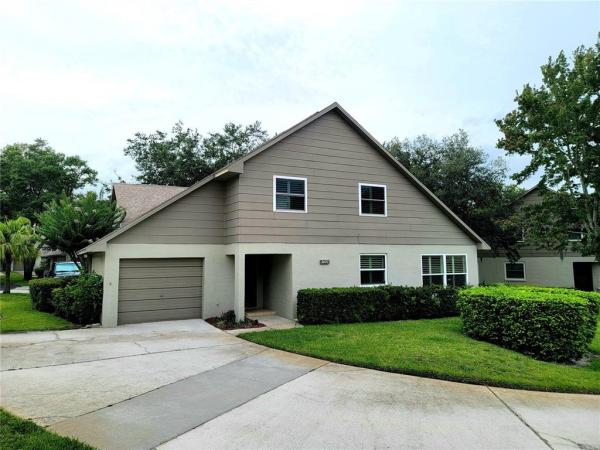 CHATEAUX WOODS CONDO