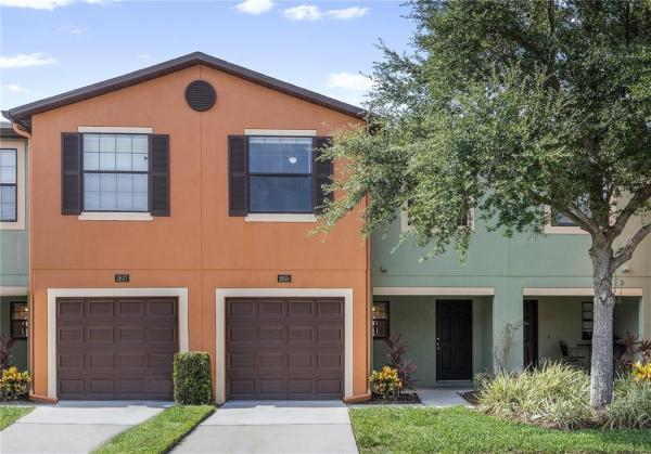 EDGEWATER AT LAKE BRANDON