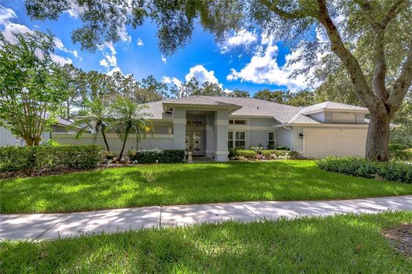 RIVER HILLS COUNTRY CLUB