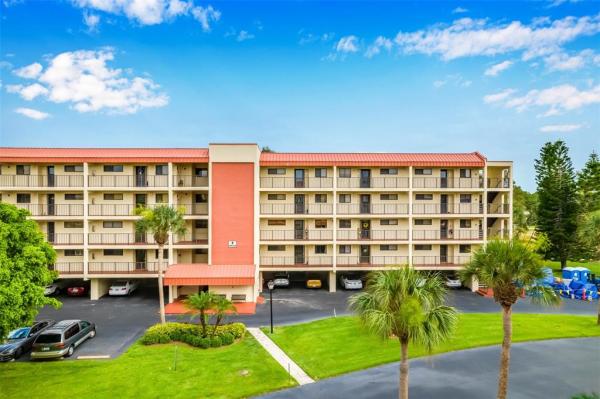 HARBOR GREENS AT YACHT CLUB ESTATES