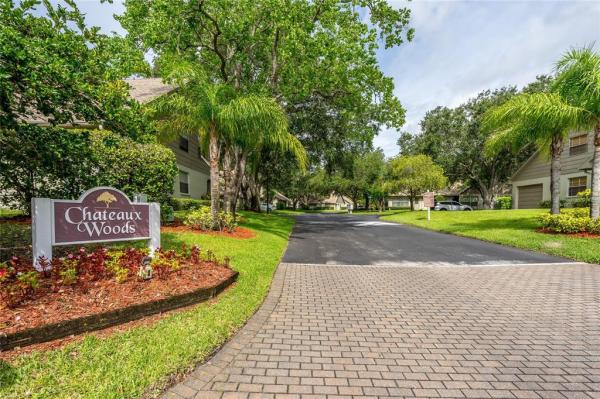 CHATEAUX WOODS CONDO