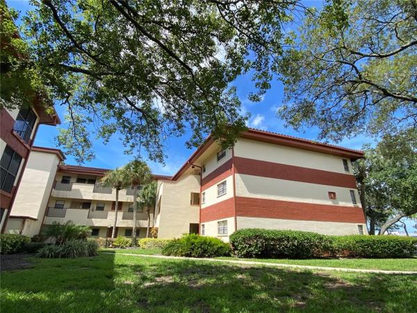 RUSTLEWOOD AT COUNTRYSIDE CONDO