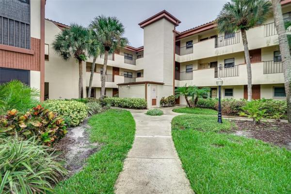 RUSTLEWOOD AT COUNTRYSIDE CONDO