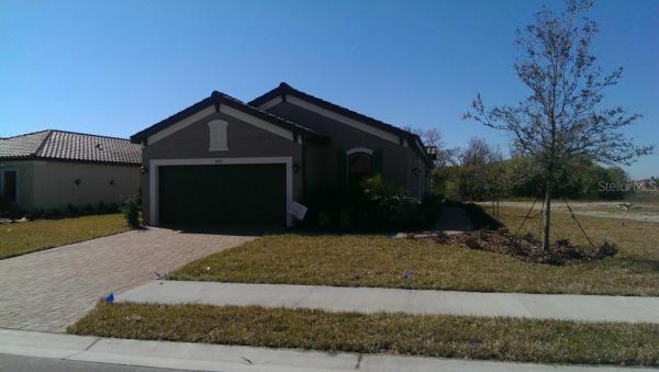 ESPLANADE @ ARTISAN LAKES