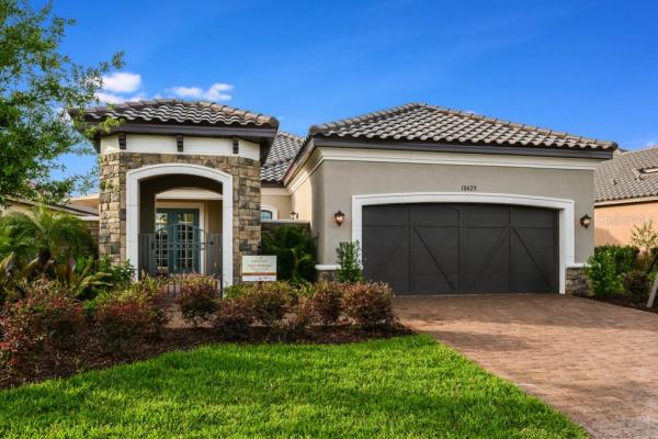 ESPLANADE @ ARTISAN LAKES