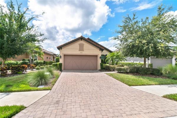 ESPLANADE @ ARTISAN LAKES