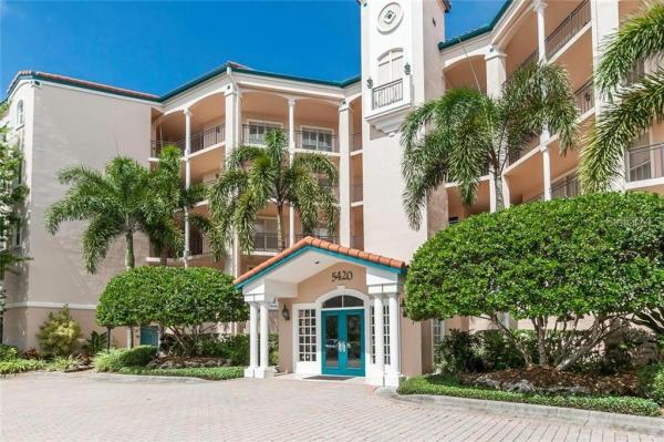 EAGLES POINT AT THE LANDINGS 1