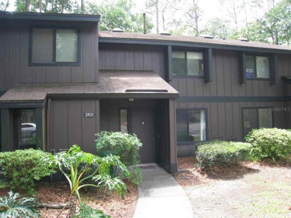 Lakes (Townhomes At The)