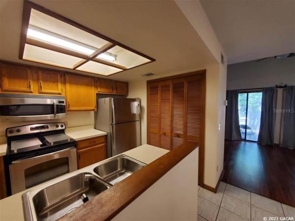 Woodside Villas - Condos