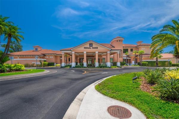 REGAL OAKS AT OLD TOWN