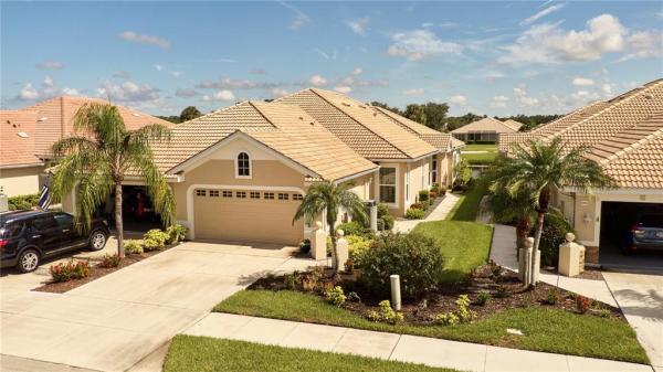 PELICAN POINTE GOLF & COUNTRY CLUB