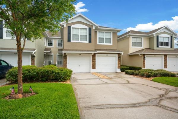 CARRIAGE HOMES AT DUNWOODY COMMONS A CONDO