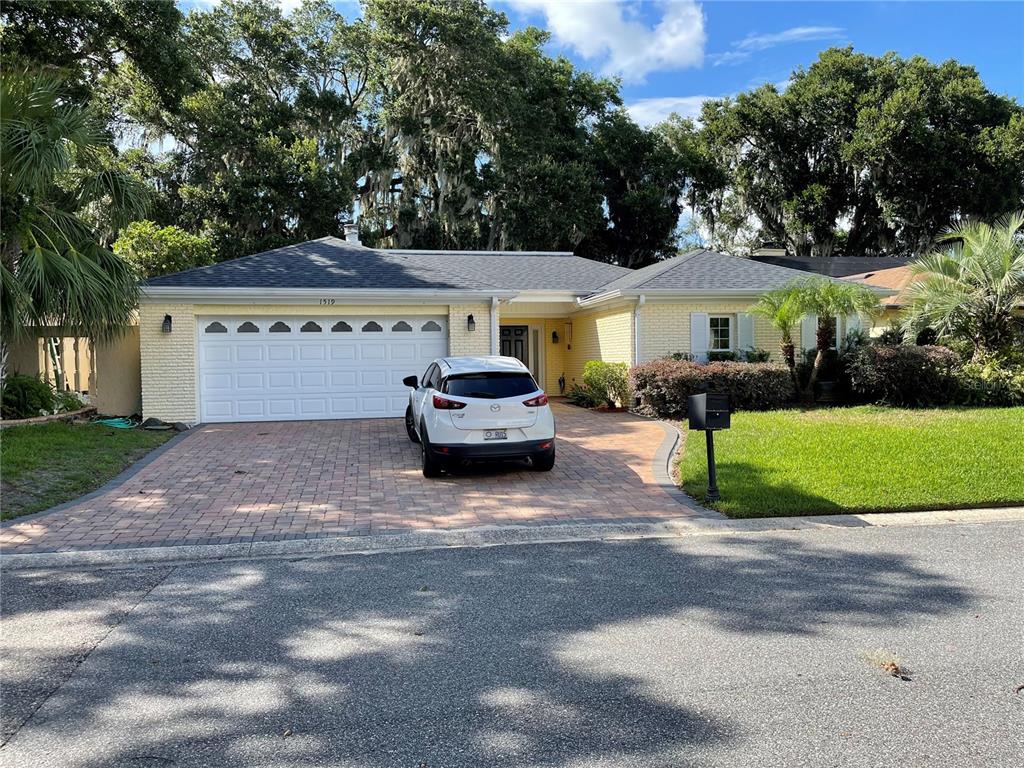 ERROL HILLS VLG - фото