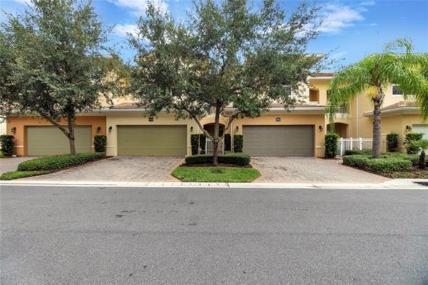 GRANDE OAKS AT HEATHROW