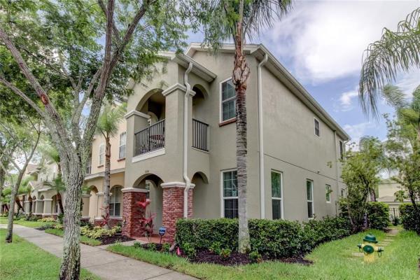 HAMPTON LAKES AT MAIN STREET