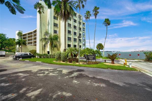 VIEWPOINT-ON-THE-BAY CONDO