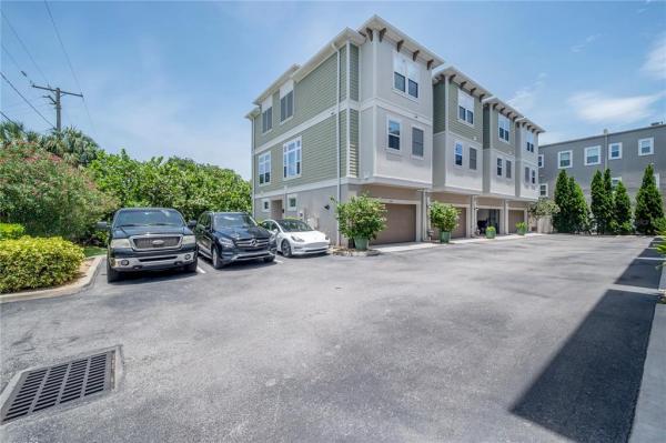 LINCOLN & HORATIO TWNHMS