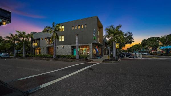 MERIDIAN THE AT ST PETERSBURG CONDO