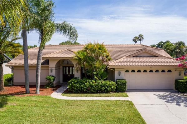 LAKESHORE VILLAGE AT WOODFIELD