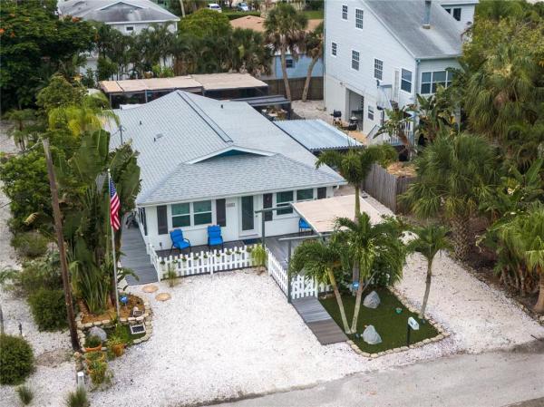 LONGBEACH ON LONGBOAT KEY