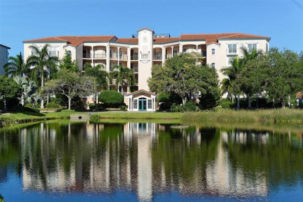 EAGLES POINT AT THE LANDINGS 1