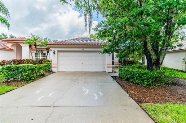 CRESCENT OAKS COUNTRY CLUB 3