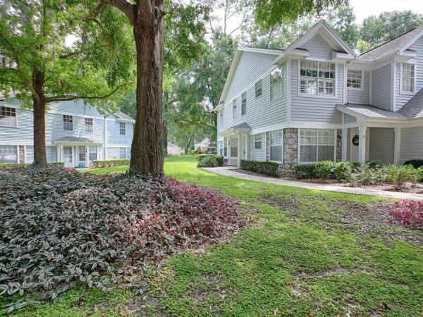 COACH HOMES AT ERROL