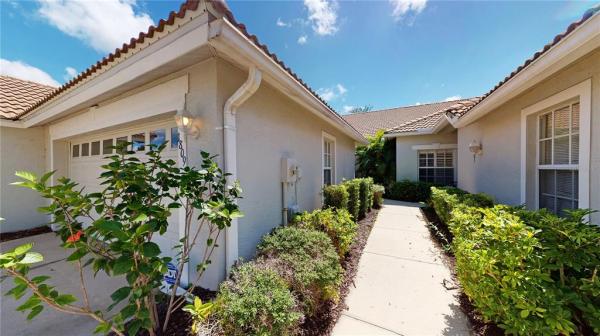 PELICAN POINTE GOLF & COUNTRY CLUB