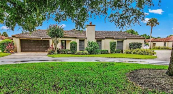 TAVARES VISTA DEL LARGO CONDO PH 01