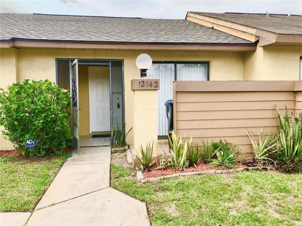 CREEKSIDE VILLAS AT MEADOW WOODS