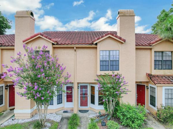 GREENBROOK VILLAS AT ERROL ESTATES 01