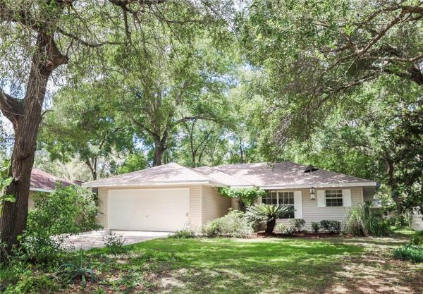 LADY LAKE CRESTWOOD MANOR