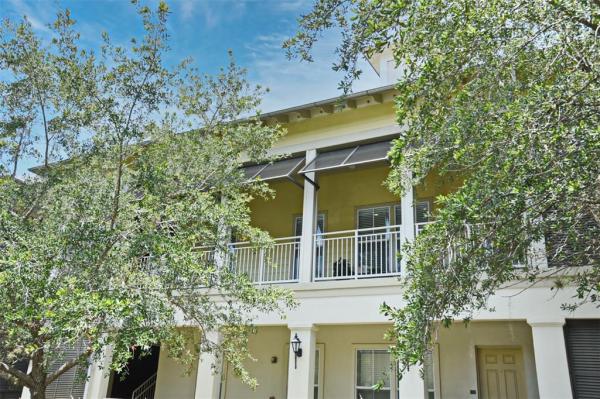 CARLYLE RESIDENCE S CELEBR CONDO