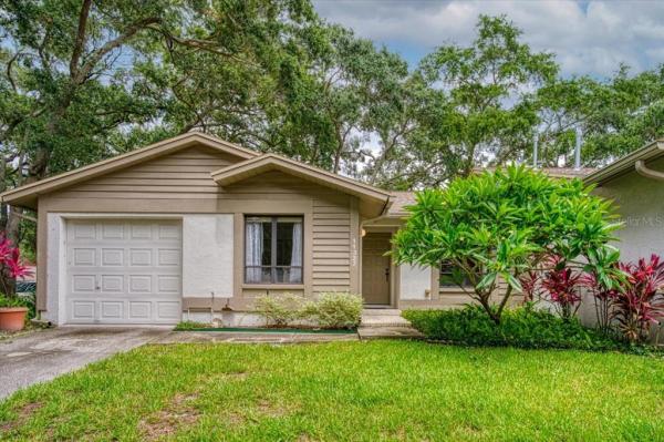 OAK PARK VILLAS CONDO