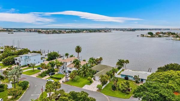 BAYSIDE 2ND ADD TO ST PETE BEACH