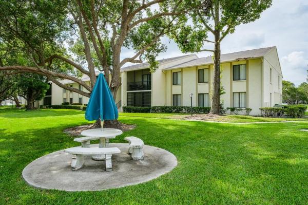 PINE RIDGE AT LAKE TARPON VILLAGE