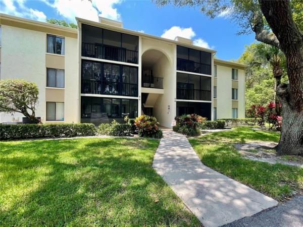 PINE RIDGE AT LAKE TARPON VILLAGE