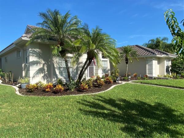 PELICAN POINTE GOLF & COUNTRY CLUB