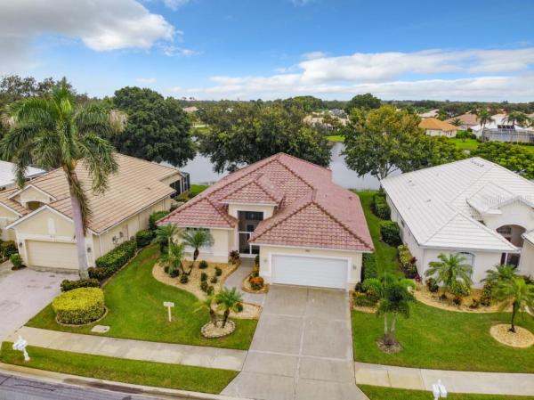 THE LAKES OF JACARANDA