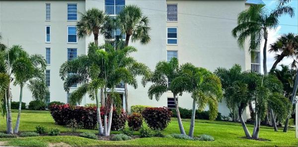 MOORINGS OF MAXIMO CONDO