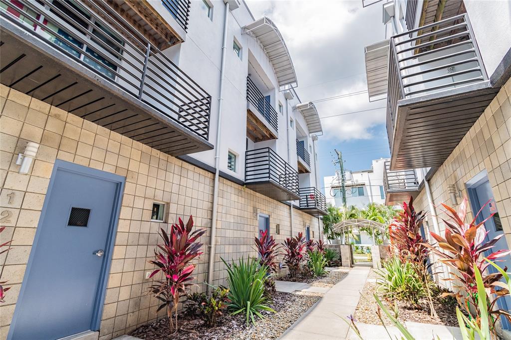 MACDILL LANDINGS A CONDO - фото