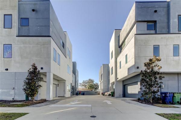 1910 URBAN NORTH TWNHMS