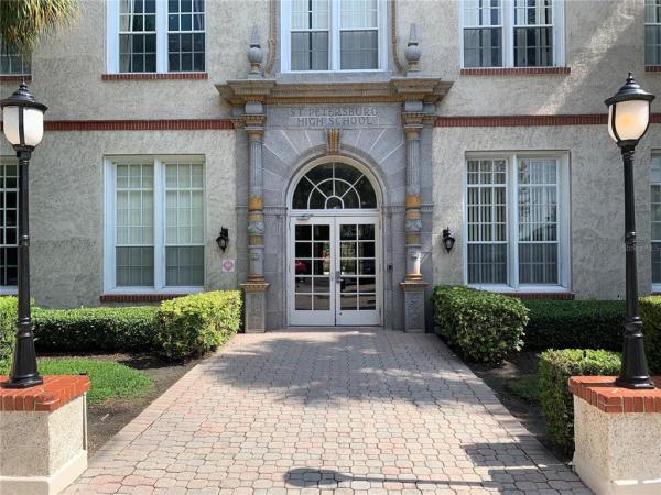 701 MIRROR LAKE CONDO