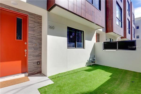 ARLINGTON & 8TH TWNHMS