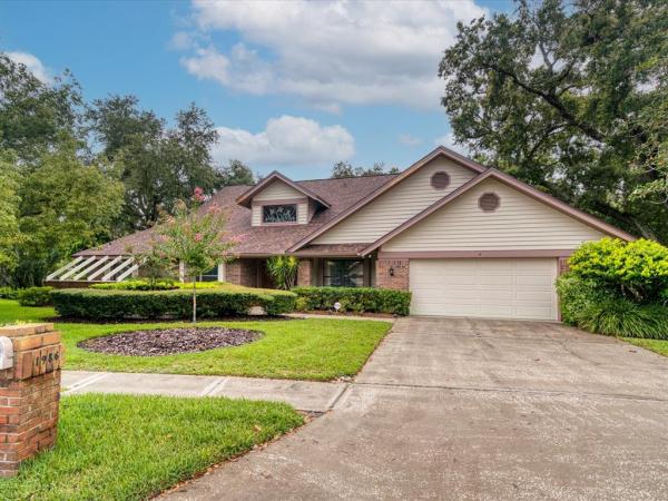 BARRINGTON OAKS WEST