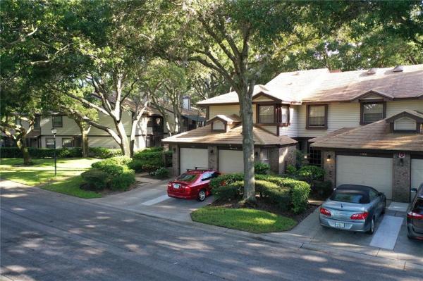 LAUREL OAKS AT COUNTRY WOODS CONDO
