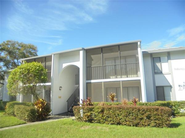 PINE RIDGE AT LAKE TARPON VILLAGE